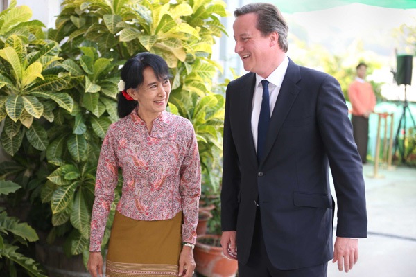 British PM meets Myanmar Leaders on Historic Visit
