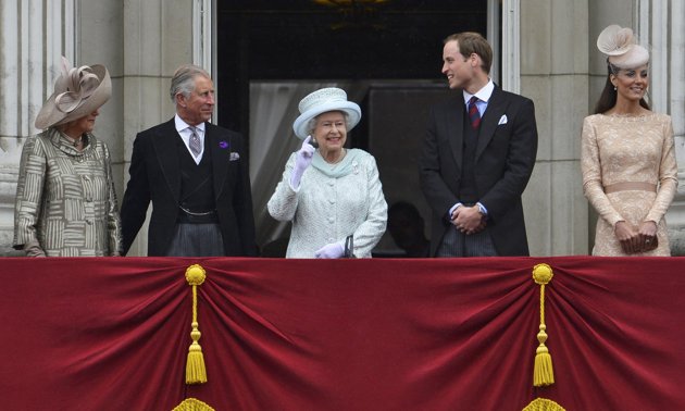 Crowds cheer UK queen in grand jubilee finale