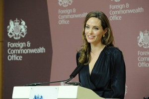 Jolie donates $100,000 to help refugees