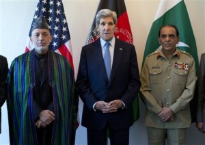 Kerry Seeks to Boost Afghan-Pakistan Ties