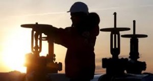 Saudi Arabia, Russia to freeze oil output near record levels