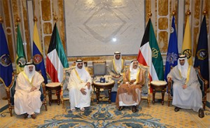 Kuwaiti Amir receives Bahraini oil minister