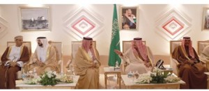 King attends lunch banquet hosted by Saudi monarch
