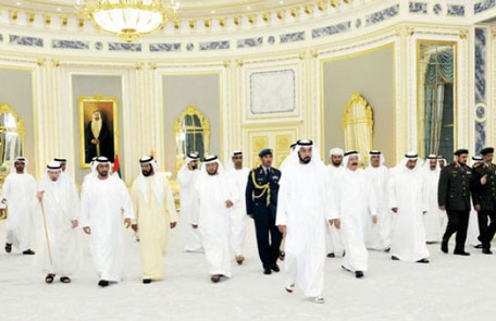 Shaikh Khalifa receives GCC envoys