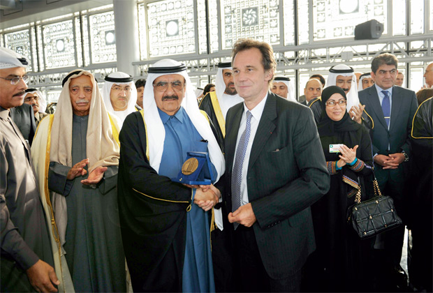Sheikh Hamdan Bin Rashid Visits Paris