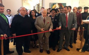 Ambassador opens Bahraini's art show in Moscow